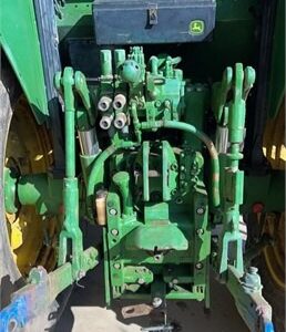 Alternative view of John Deere 6430