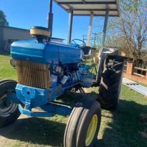 Alternative view of Ford 6610