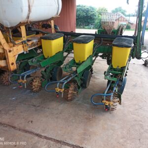 Alternative view of John Deere 8 Row 76cm Max Emerge Planter