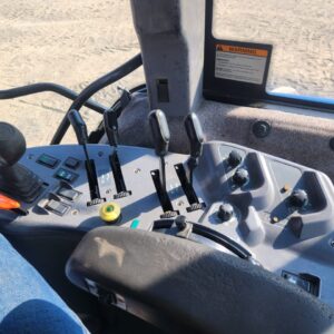 Alternative view of New Holland 8970