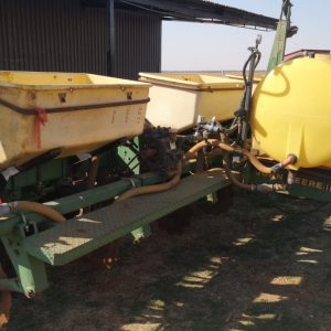 6 Row John Deere N 7200 Planter