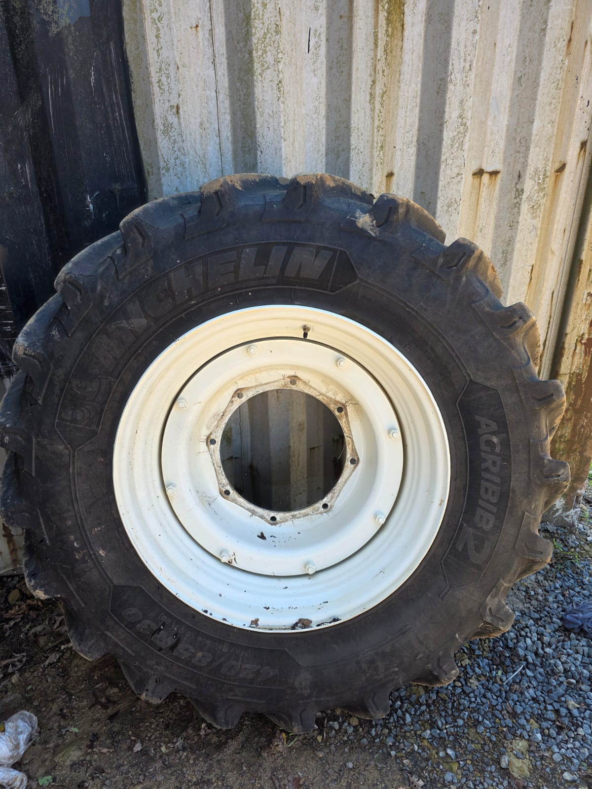 2x 420/85R30 Rims and Tires