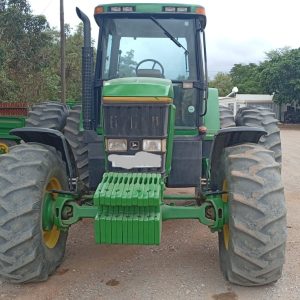 Alternative view of John Deere 7800