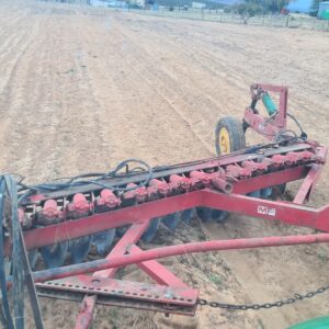 Alternative view of 16 Skottel Massey Ferguson Plough / Ploeg