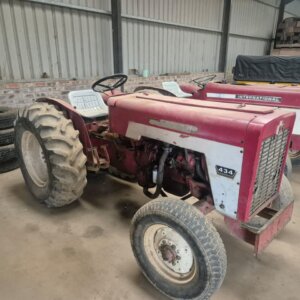 2x International 444 Tractors / Trekkers
