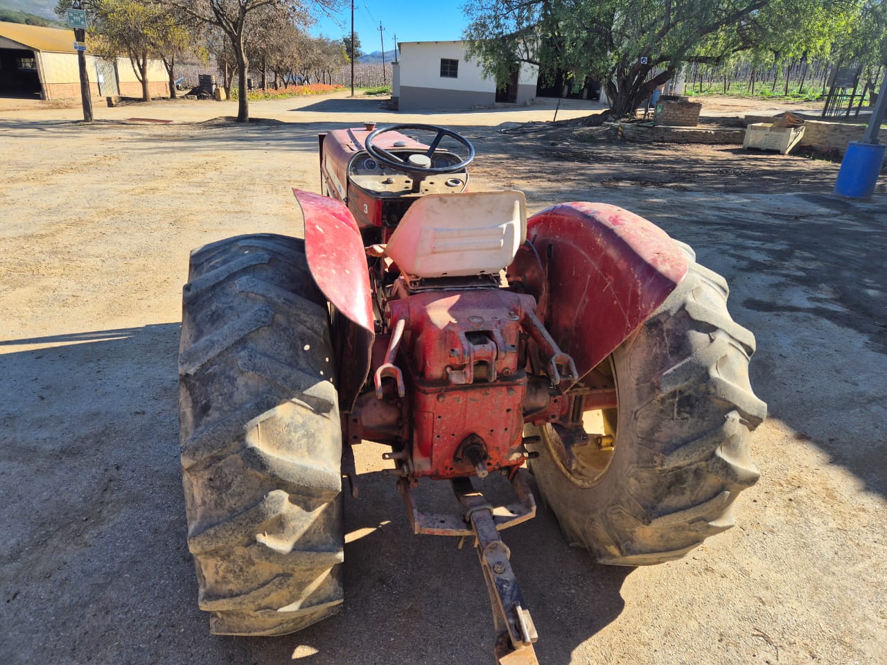 2x International 444 Tractors / Trekkers - Image 6