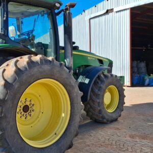 Alternative view of John Deere 8270R