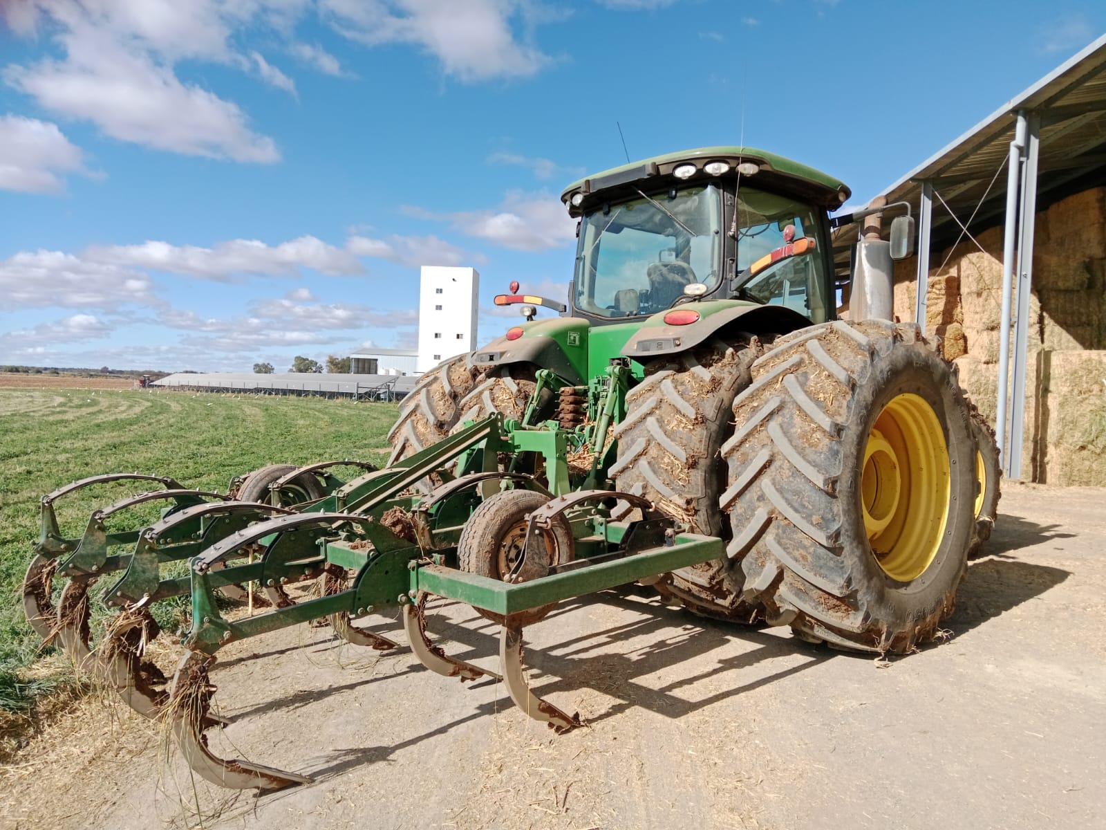John Deere 8270R - Image 2