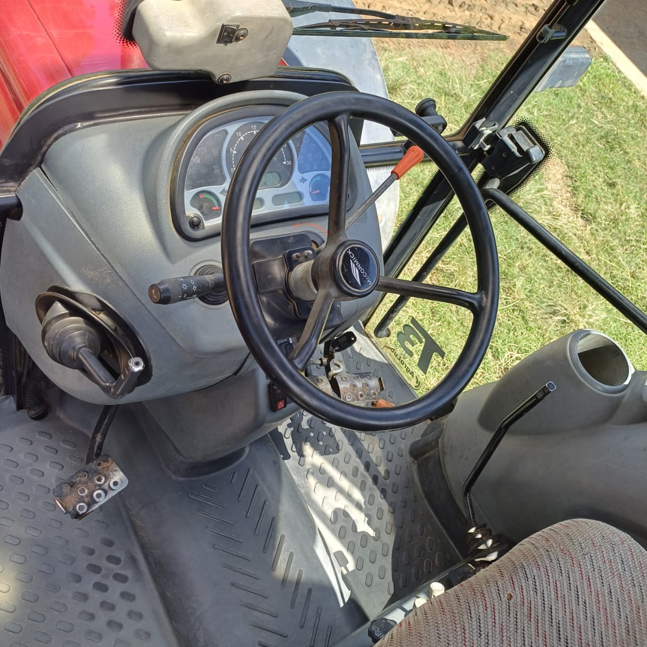 McCormick C Max 105 Cab 4x4 - Image 5