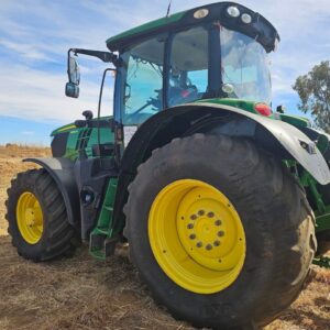 Alternative view of John Deere 6215R