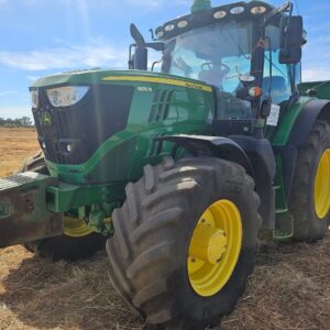 John Deere 6215R