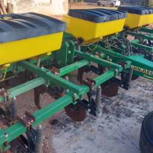 Alternative view of 6 Row .91 John Deere 1750 Finger Planter / Vingerplanter