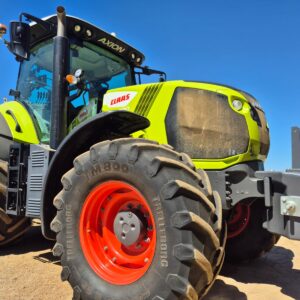 Alternative view of Claas Axion 800
