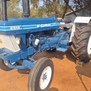 Alternative view of Ford 5610