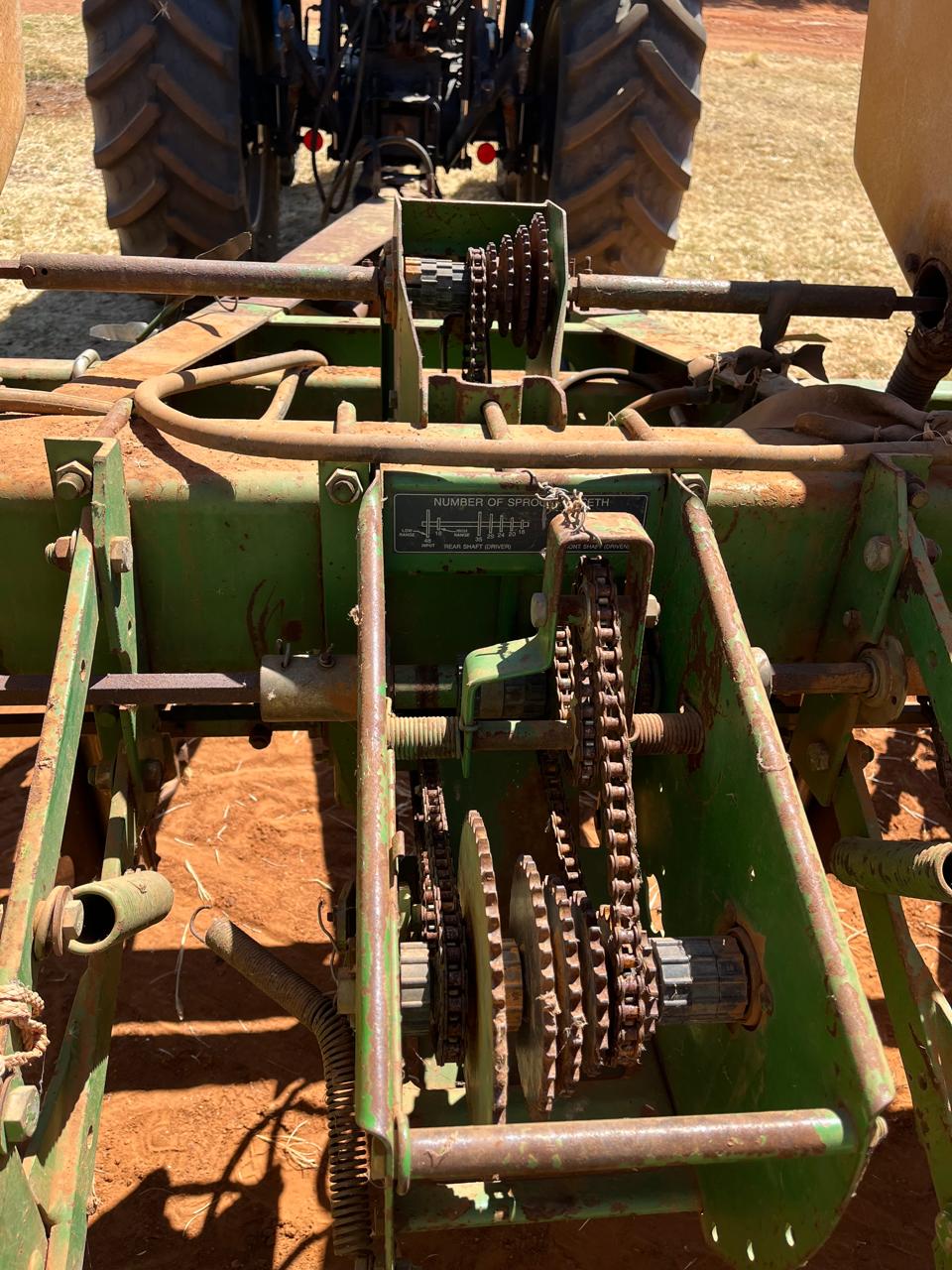 8 Row 0.91m John Deere 7200 Planter - Image 4