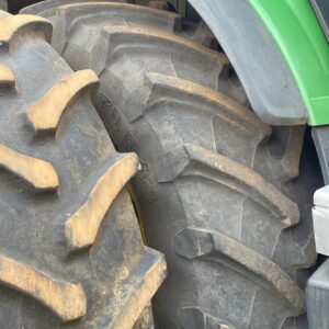 Alternative view of John Deere 8420