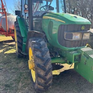 John Deere 5820