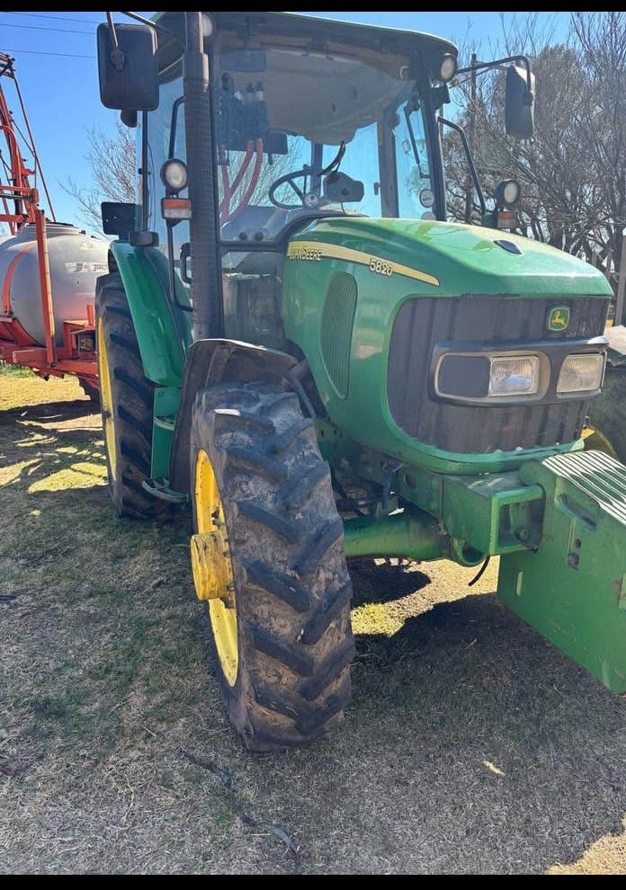 John Deere 5820