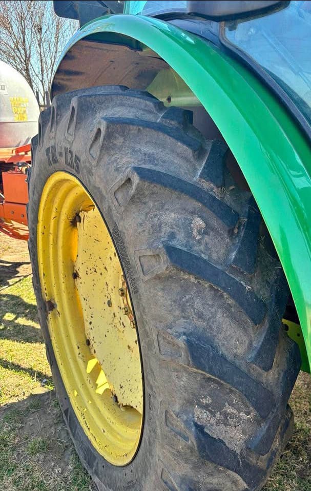 John Deere 5820 - Image 3