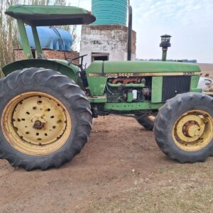 John Deere 3351