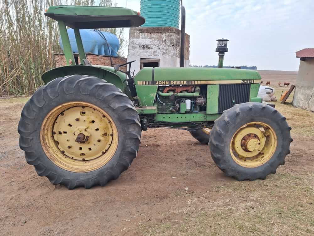 John Deere 3351