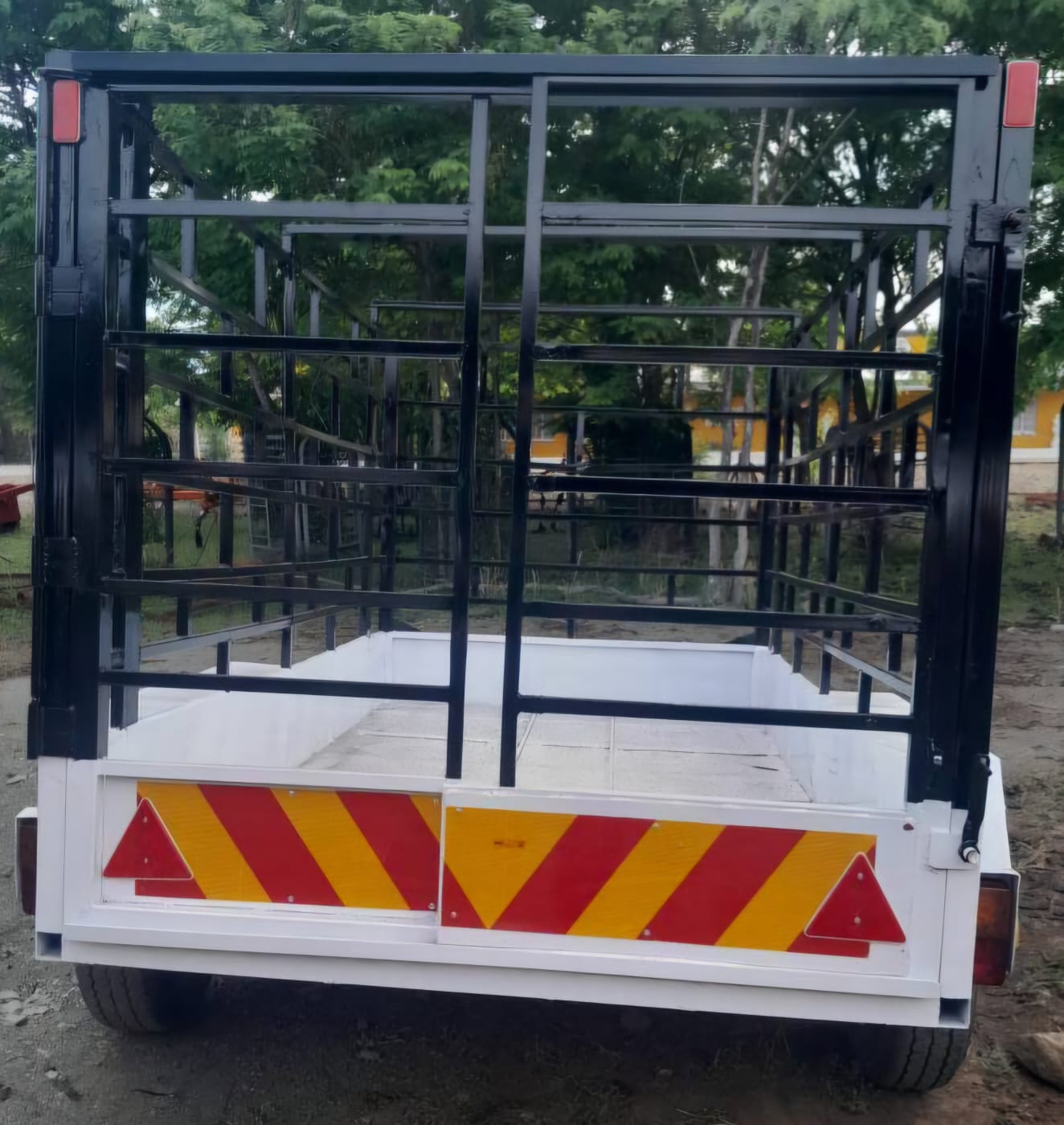 Cattle Trailer/ Bees Sleepwa - Image 5