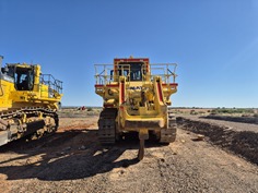 Alternative view of 2x Komatsu D473A-5EO Dozers / Stootskrapers
