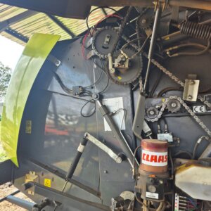 Alternative view of Claas 460 RF Variant Baler