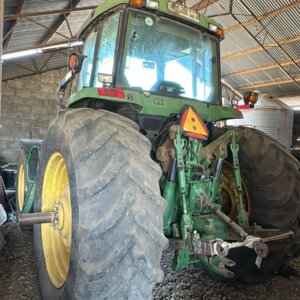 Alternative view of John Deere 7810 Trekker / Tractor