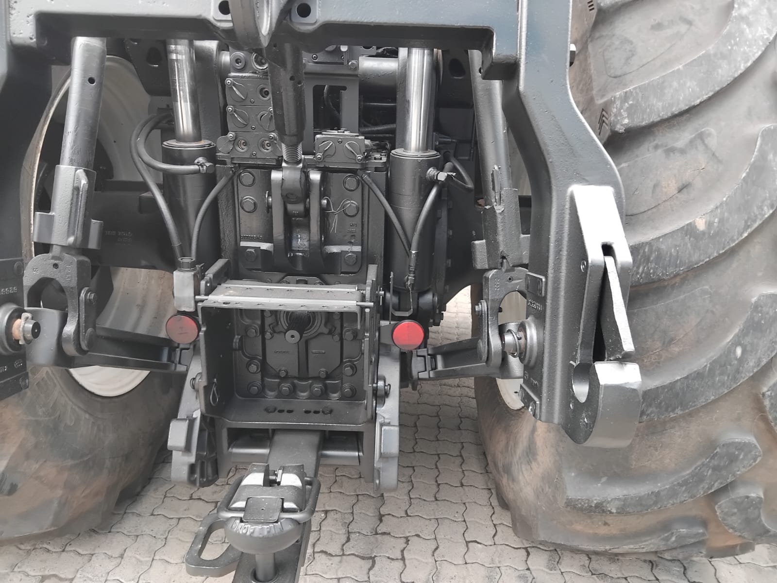 New Holland T8.350 Trekker / Tractor - Image 3