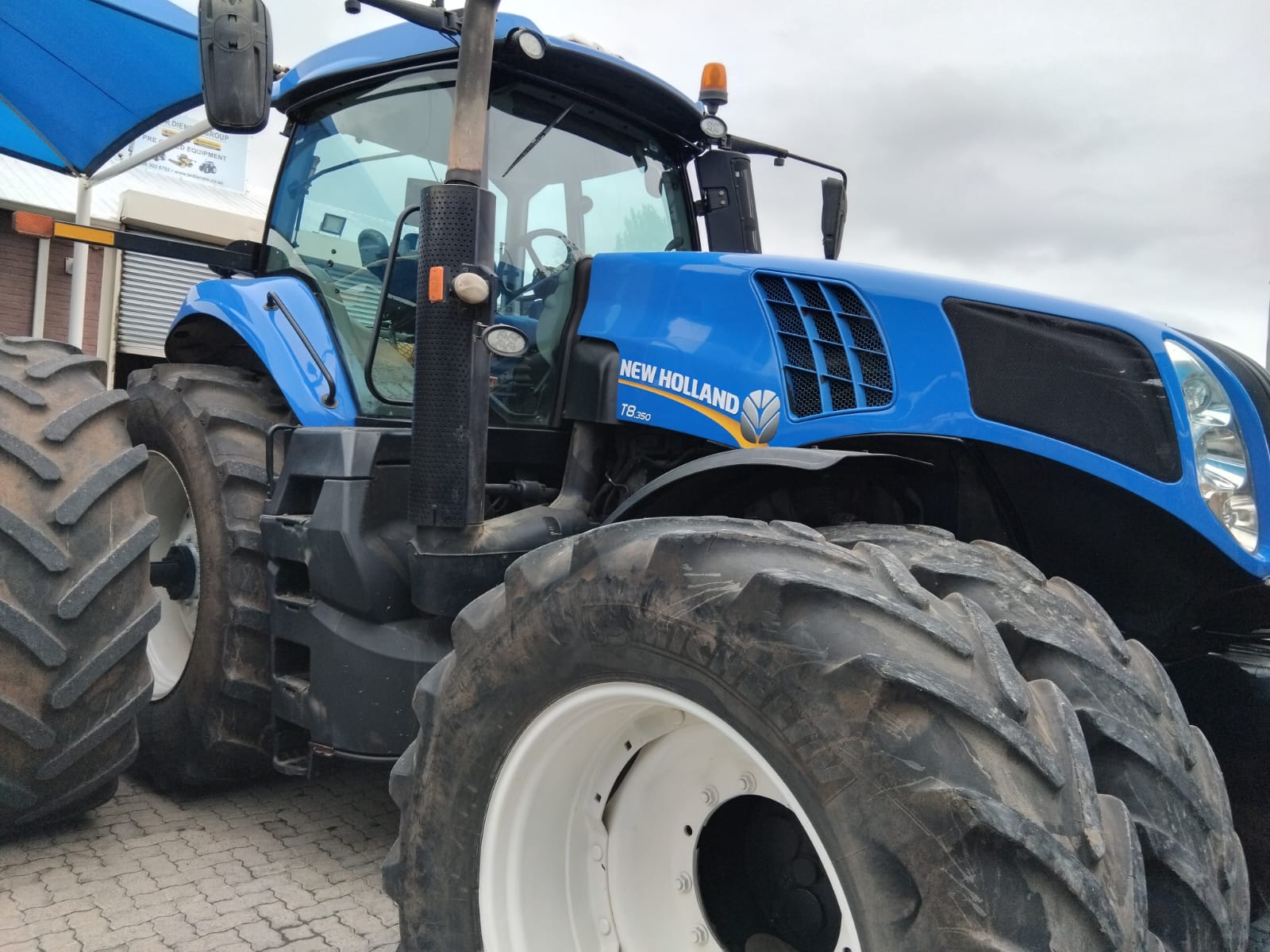 New Holland T8.350 Trekker / Tractor