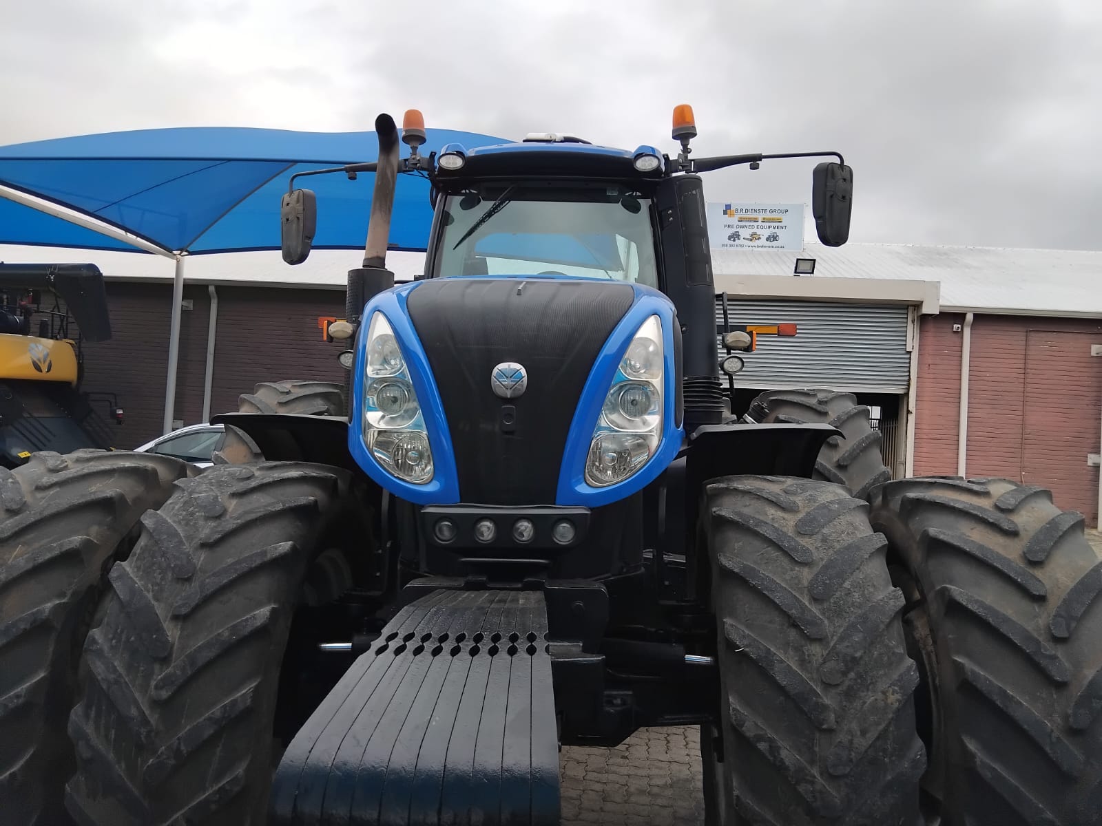 New Holland T8.350 Trekker / Tractor - Image 5