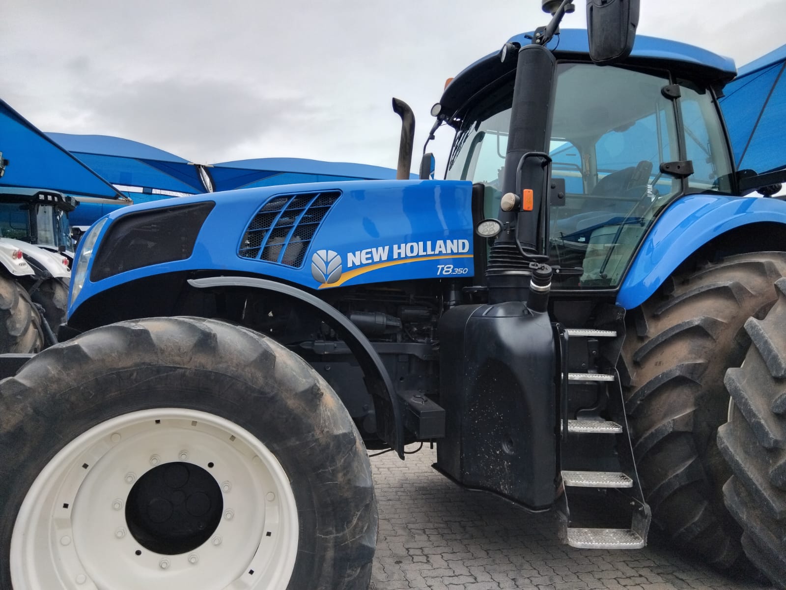 New Holland T8.350 Trekker / Tractor - Image 6