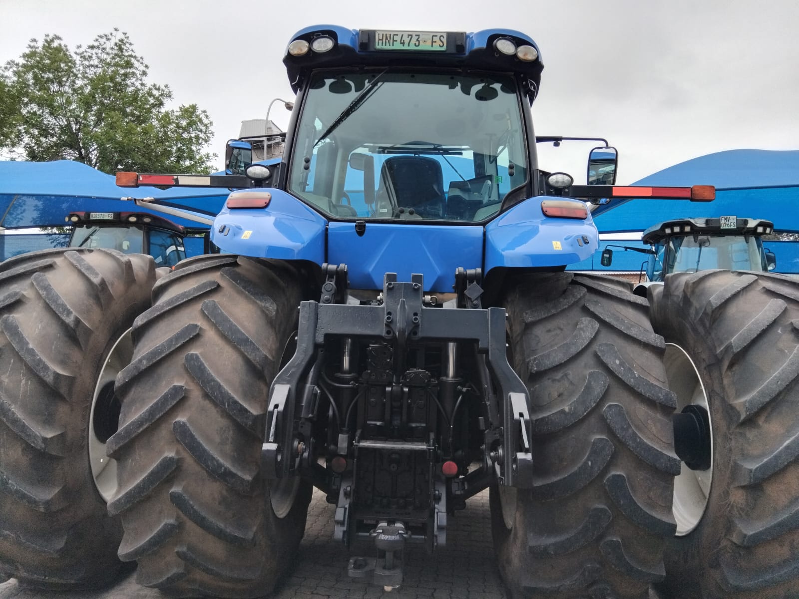 New Holland T8.350 Trekker / Tractor - Image 2