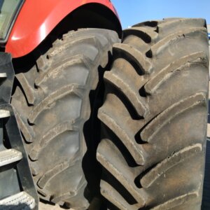 Alternative view of Case Magnum 310 Trekker / Tractor