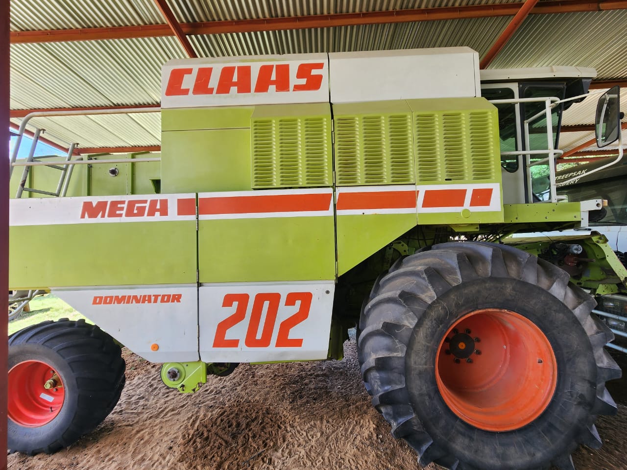 Claas Mega 202 Dominator Stroper / Combine Harvester - Image 6