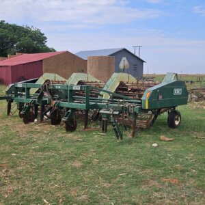 6 Row 3ft KMC Grondboontjie Uithaler / Peanut Harvester