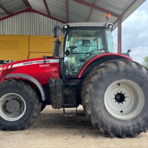 Massey Ferguson 8690 4x4 Dyna-VT Trekker / Tractor