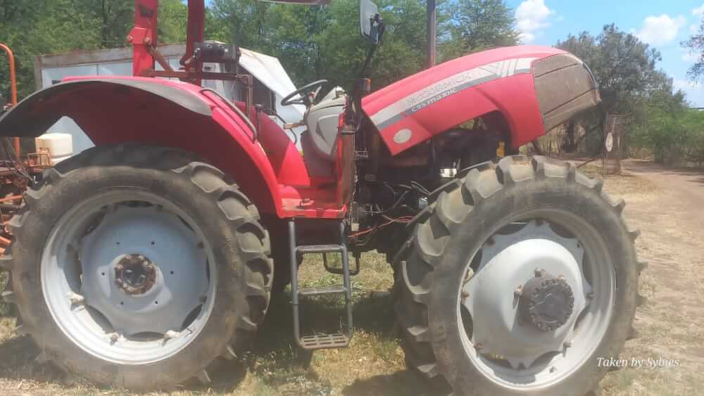 McCormick C 95 Max High Clearance Trekker / Tractor with Jacto Spuit / Sprayer - Image 2