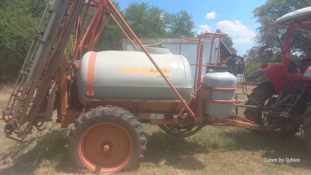 McCormick C 95 Max High Clearance Trekker / Tractor with Jacto Spuit / Sprayer - Image 4