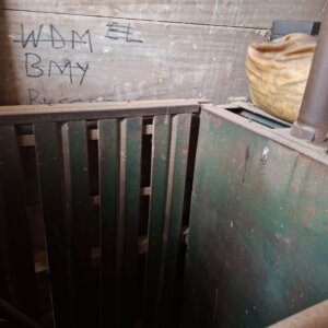 Alternative view of Hydraulic Double Wool Press / Hidroliese Dubbele Wolpers