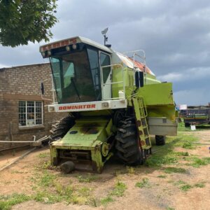 Alternative view of Claas Dominator 98 Classic Stroper / Combine Harvester