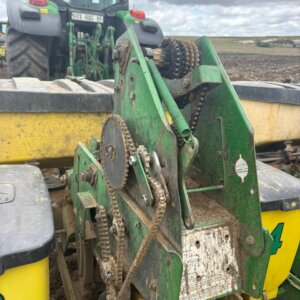 Alternative view of 2x 8 Row 91cm John Deere 1750 Kontakdryf / Contact Drive Finger Planter