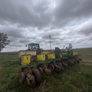 2x 8 Row 91cm John Deere 1750 Kontakdryf / Contact Drive Finger Planter