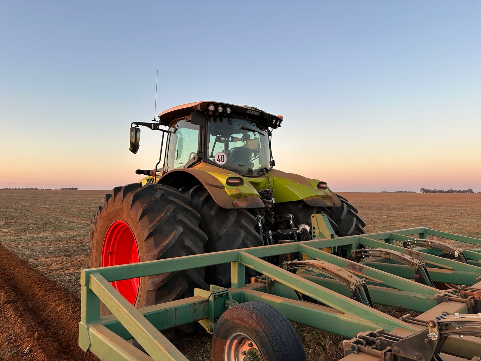 Claas Axion 870 4x4 Trekker / Tractor - Image 4