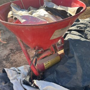 Alternative view of Cosmo 500 Fertilizer Spreader / Kunsmisstrooier