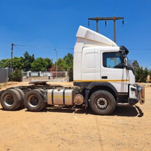 Alternative view of Volvo FMX 440 Perd / Horse