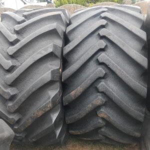 2x 30L5-32 Gebruikte Stroper Band / Used Harvester Tire