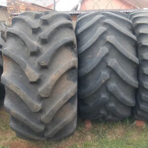 2x 800.65 R32 Gebruikte Stroper Band / Used Harvester Tire