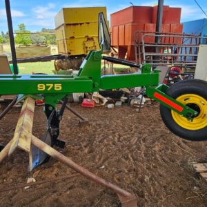 Alternative view of 5 Skaar John Deere 975 Swaaibalk Ploeg / Plough